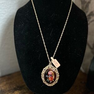 1970’s Hand Painted Floral Pendant Necklace